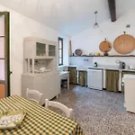 Guesthost - Castelvittorio Medieval Getaway! Roomy Apartmán