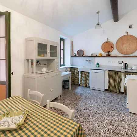 Guesthost - Castelvittorio Medieval Getaway! Roomy Daire