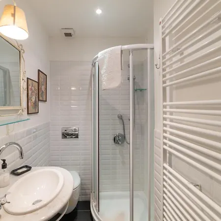 Apartament Guesthost - Castelvittorio Medieval Getaway! Roomy *