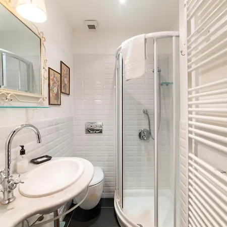 Daire Guesthost - Castelvittorio Medieval Getaway! Roomy Castel Vittorio
