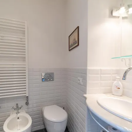 Guesthost - Castelvittorio Medieval Getaway! Roomy