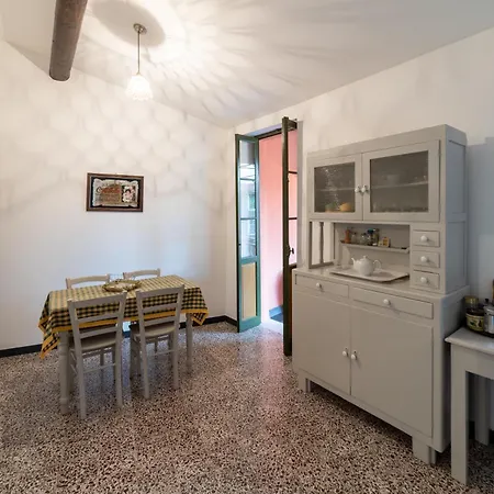 Guesthost - Castelvittorio Medieval Getaway! Roomy Daire