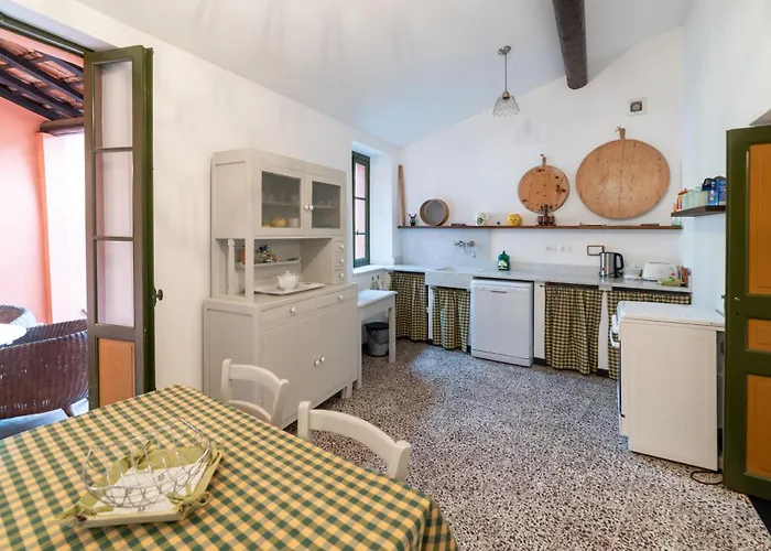 Guesthost - Castelvittorio Medieval Getaway! Roomy 公寓