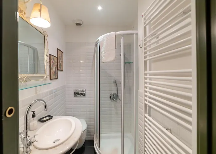Appartement Guesthost - Castelvittorio Medieval Getaway! Roomy *