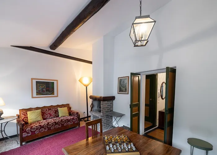 Guesthost - Castelvittorio Medieval Getaway! Roomy * Castel Vittorio