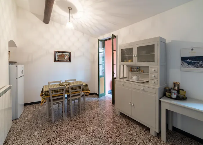 Guesthost - Castelvittorio Medieval Getaway! Roomy Appartement